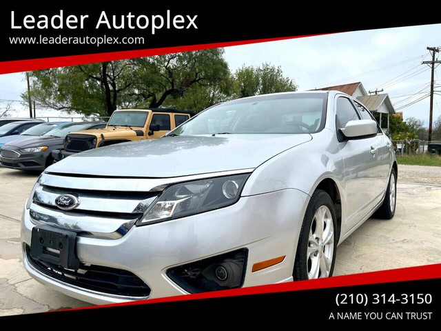 Ford Fusion Vehicle Full-screen Gallery Image 02