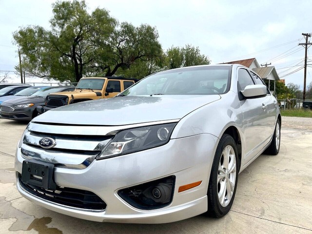 Ford Fusion Vehicle Full-screen Gallery Image 03