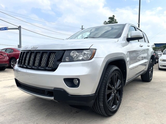 Jeep Grand Cherokee Vehicle Full-screen Gallery Image 03