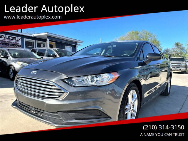 Ford Fusion Vehicle Full-screen Gallery Image 02