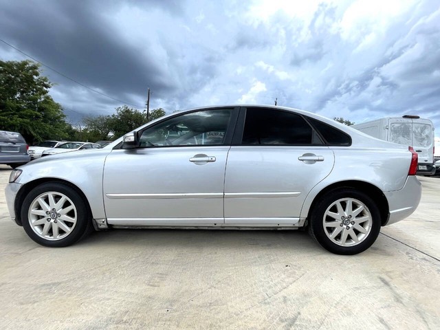 Volvo S40 Vehicle Full-screen Gallery Image 02