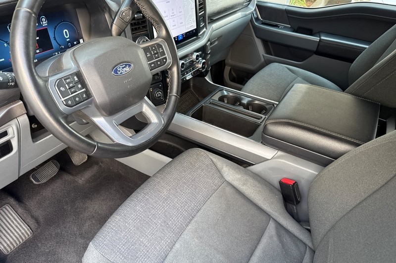 Ford F-150 Vehicle Full-screen Gallery Image 10