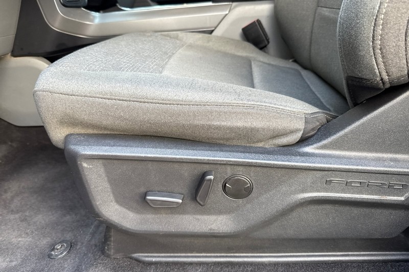 Ford F-150 Vehicle Full-screen Gallery Image 13