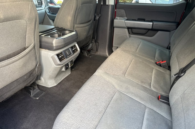 Ford F-150 Vehicle Full-screen Gallery Image 14