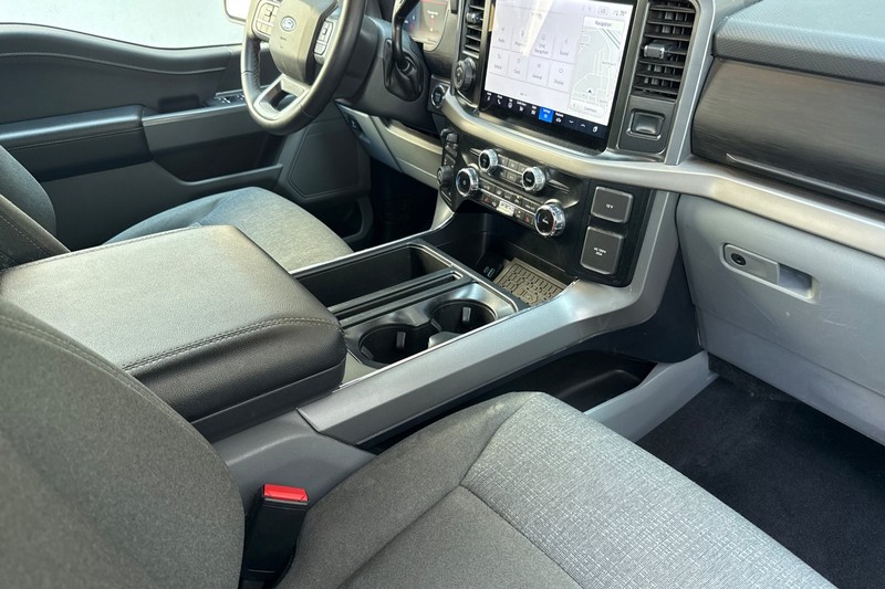 Ford F-150 Vehicle Full-screen Gallery Image 17