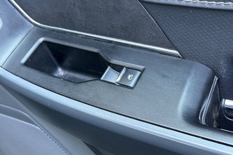 Ford F-150 Vehicle Full-screen Gallery Image 20