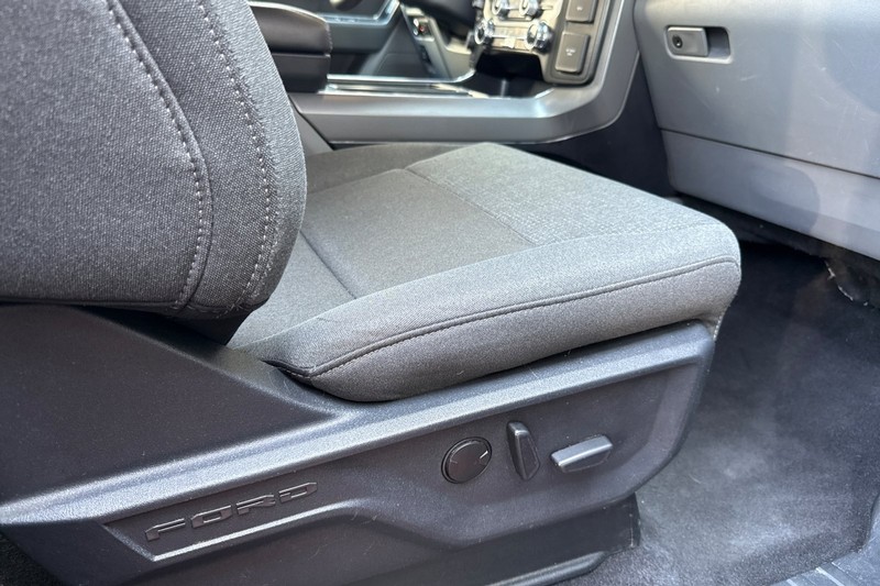 Ford F-150 Vehicle Full-screen Gallery Image 21