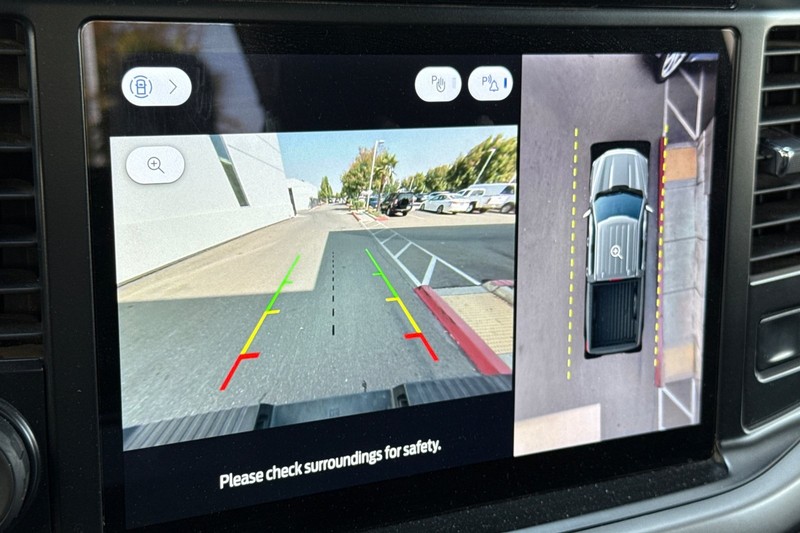 Ford F-150 Vehicle Full-screen Gallery Image 25