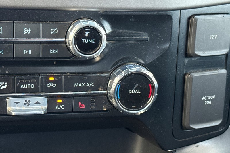 Ford F-150 Vehicle Full-screen Gallery Image 28