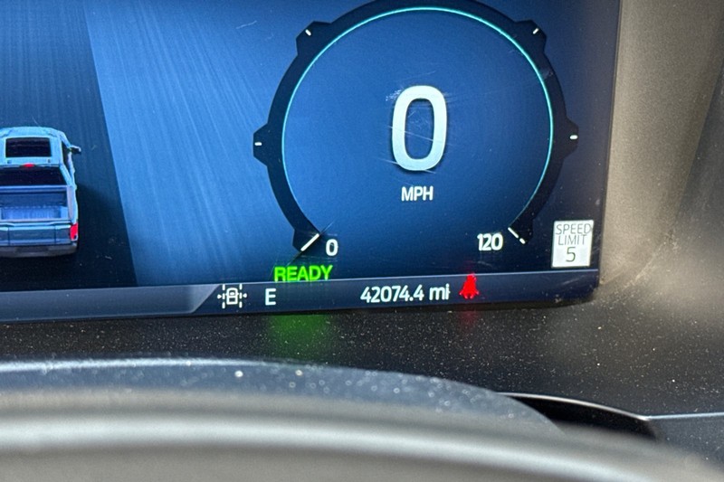 Ford F-150 Vehicle Full-screen Gallery Image 38