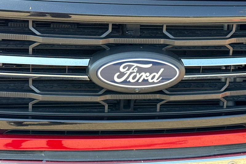 Ford F-150 Vehicle Full-screen Gallery Image 45