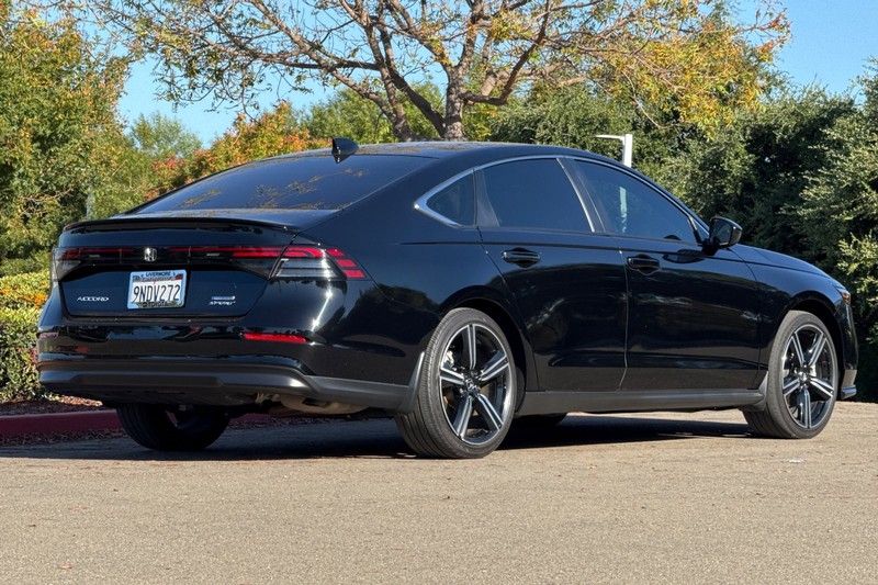 Honda Accord Hybrid Vehicle Full-screen Gallery Image 04