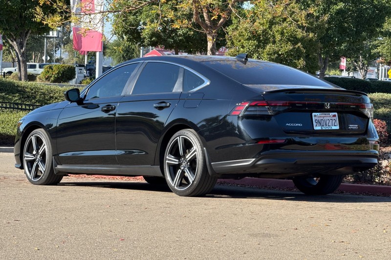 Honda Accord Hybrid Vehicle Full-screen Gallery Image 06