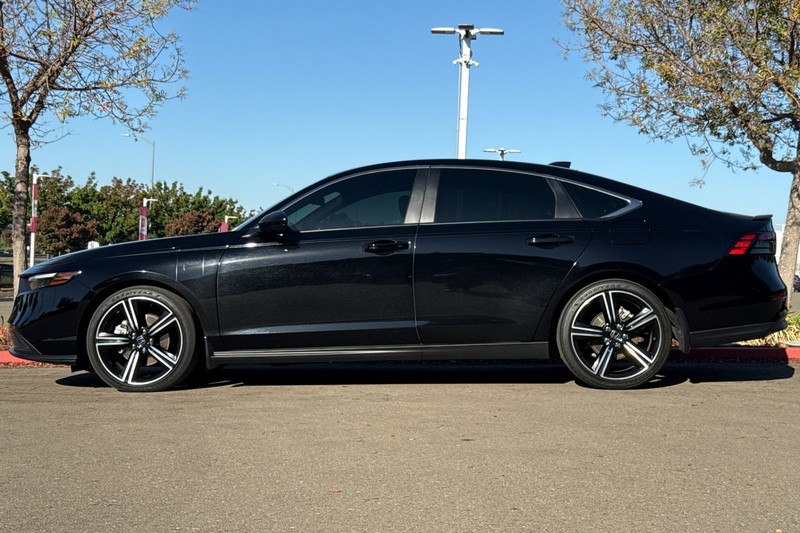 Honda Accord Hybrid Vehicle Full-screen Gallery Image 07