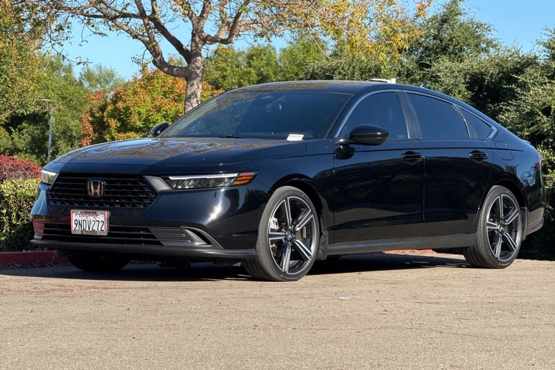 Honda Accord Hybrid Vehicle Full-screen Gallery Image 08