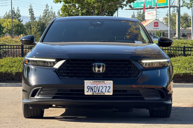 Honda Accord Hybrid Vehicle Full-screen Gallery Image 09