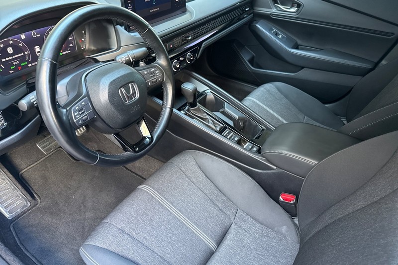 Honda Accord Hybrid Vehicle Full-screen Gallery Image 10