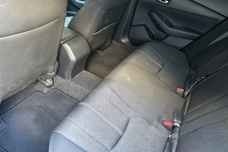 Honda Accord Hybrid Vehicle Full-screen Gallery Image 14