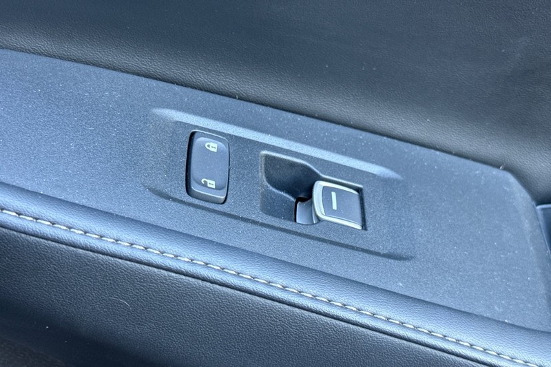 Honda Accord Hybrid Vehicle Full-screen Gallery Image 21