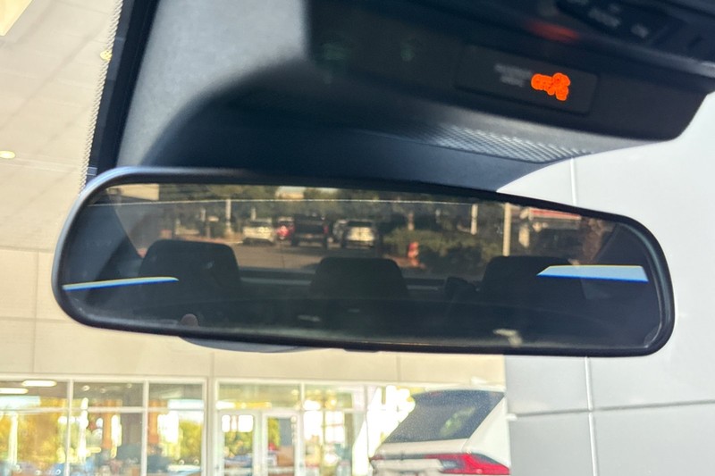 Honda Accord Hybrid Vehicle Full-screen Gallery Image 24