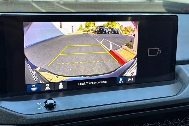 Honda Accord Hybrid Vehicle Full-screen Gallery Image 26