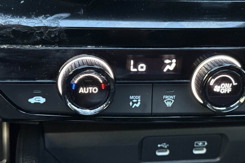 Honda Accord Hybrid Vehicle Full-screen Gallery Image 28