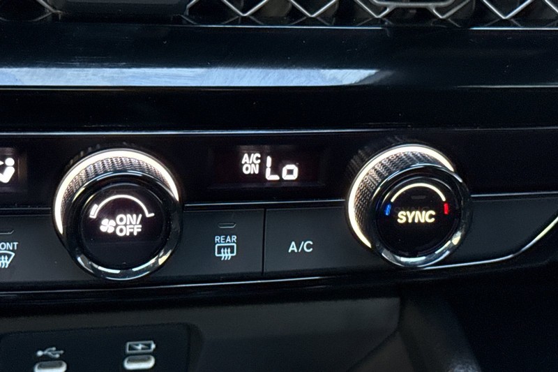 Honda Accord Hybrid Vehicle Full-screen Gallery Image 29