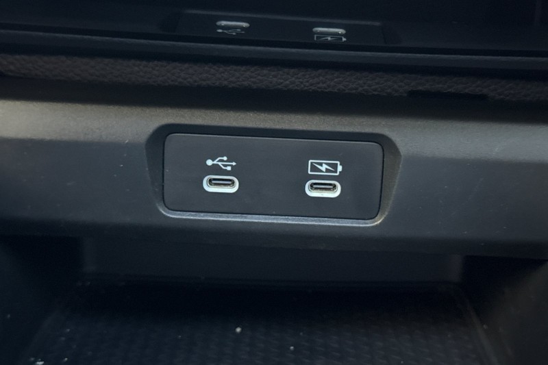 Honda Accord Hybrid Vehicle Full-screen Gallery Image 30