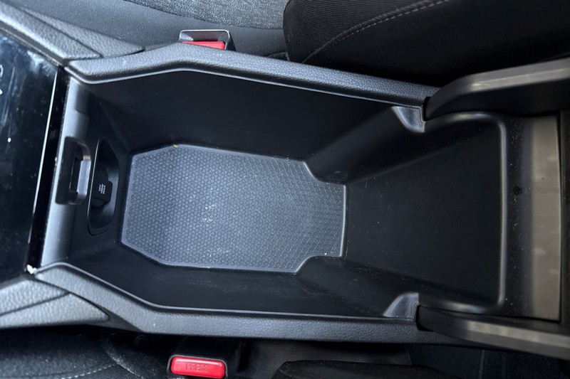 Honda Accord Hybrid Vehicle Full-screen Gallery Image 31