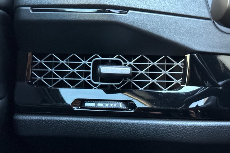 Honda Accord Hybrid Vehicle Full-screen Gallery Image 41