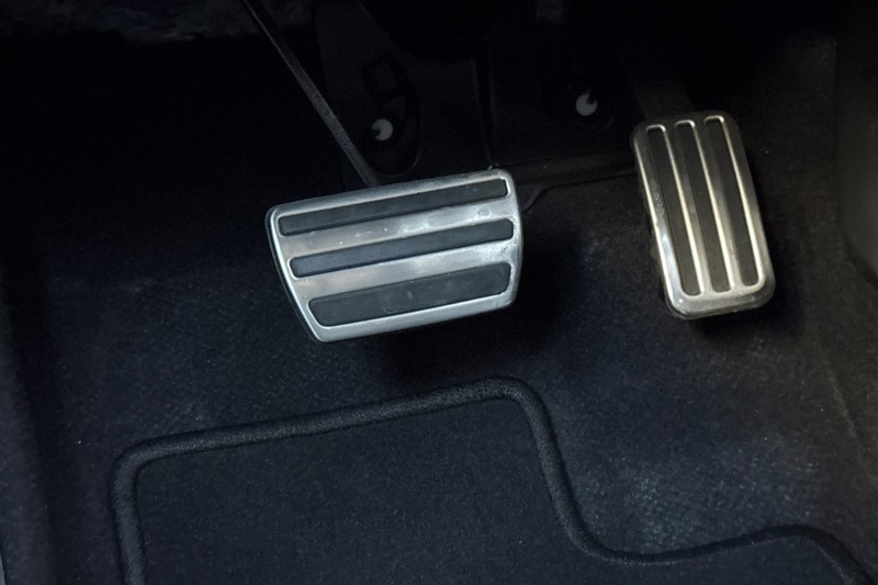 Honda Accord Hybrid Vehicle Full-screen Gallery Image 42