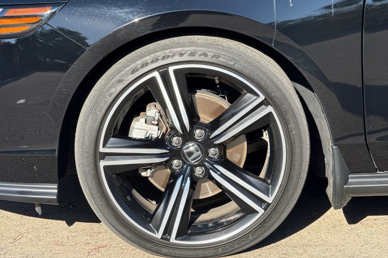 Honda Accord Hybrid Vehicle Full-screen Gallery Image 43