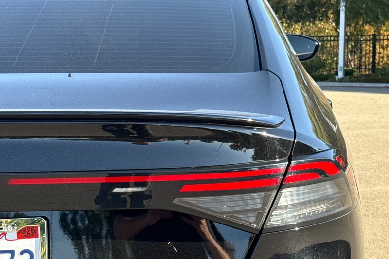 Honda Accord Hybrid Vehicle Full-screen Gallery Image 49