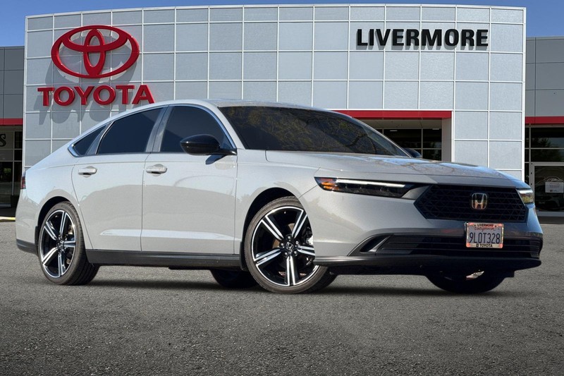 Honda Accord Hybrid Vehicle Full-screen Gallery Image 02