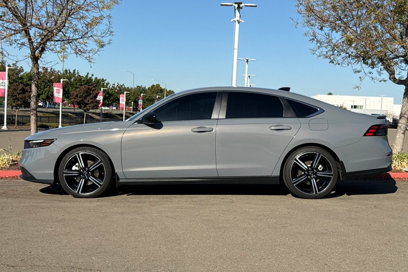 Honda Accord Hybrid Vehicle Full-screen Gallery Image 07