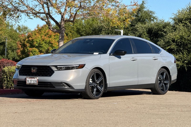 Honda Accord Hybrid Vehicle Full-screen Gallery Image 08