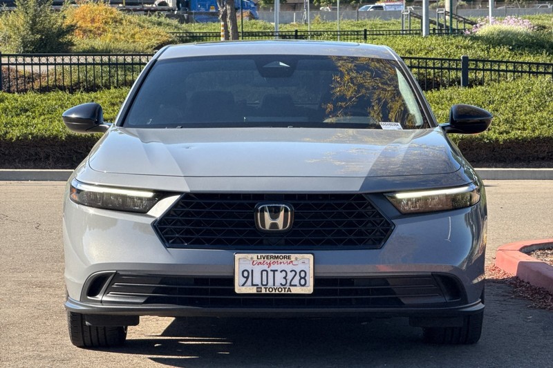 Honda Accord Hybrid Vehicle Full-screen Gallery Image 09