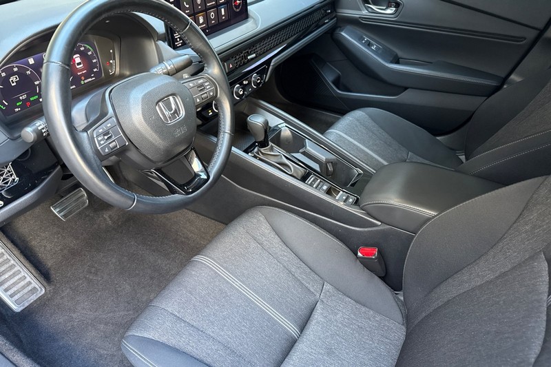 Honda Accord Hybrid Vehicle Full-screen Gallery Image 10