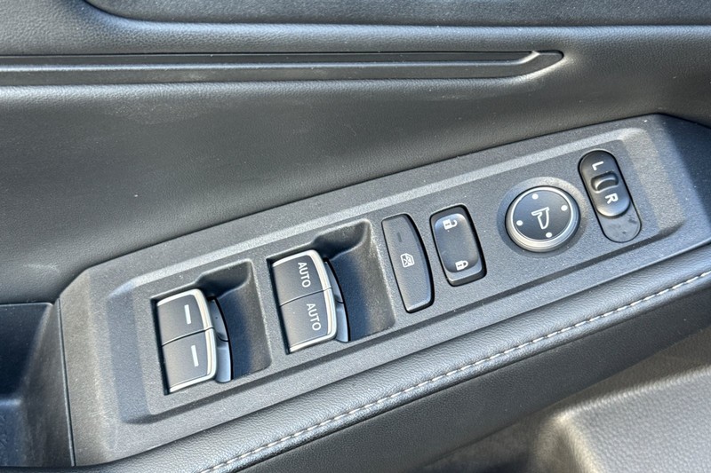 Honda Accord Hybrid Vehicle Full-screen Gallery Image 12