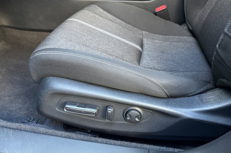 Honda Accord Hybrid Vehicle Full-screen Gallery Image 13