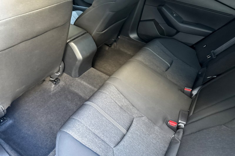 Honda Accord Hybrid Vehicle Full-screen Gallery Image 14