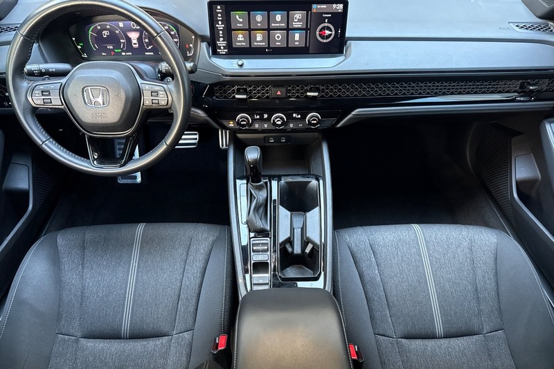 Honda Accord Hybrid Vehicle Full-screen Gallery Image 15