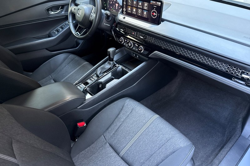 Honda Accord Hybrid Vehicle Full-screen Gallery Image 18