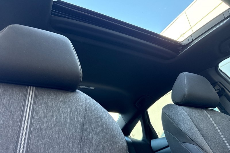 Honda Accord Hybrid Vehicle Full-screen Gallery Image 19