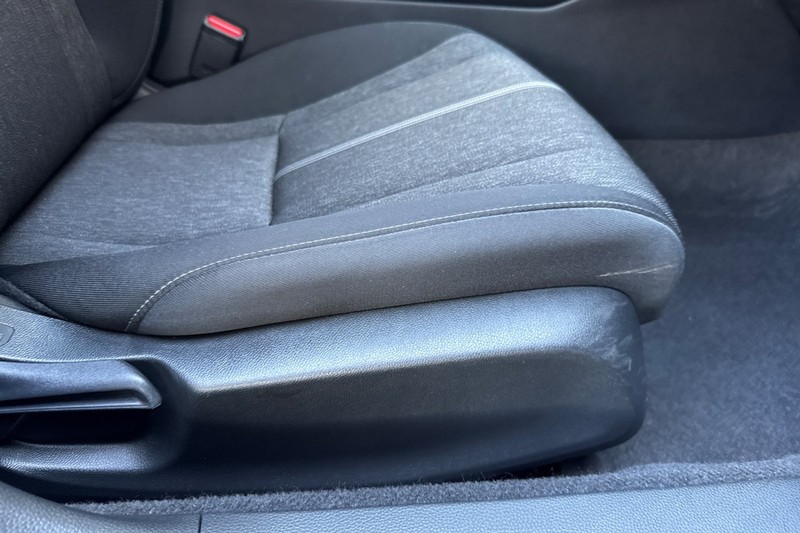 Honda Accord Hybrid Vehicle Full-screen Gallery Image 22