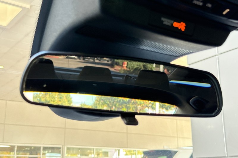 Honda Accord Hybrid Vehicle Full-screen Gallery Image 24