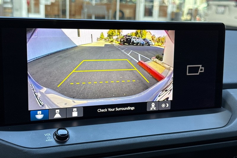 Honda Accord Hybrid Vehicle Full-screen Gallery Image 26