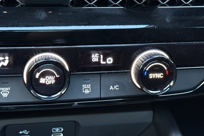 Honda Accord Hybrid Vehicle Full-screen Gallery Image 29