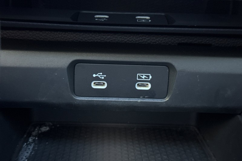 Honda Accord Hybrid Vehicle Full-screen Gallery Image 30