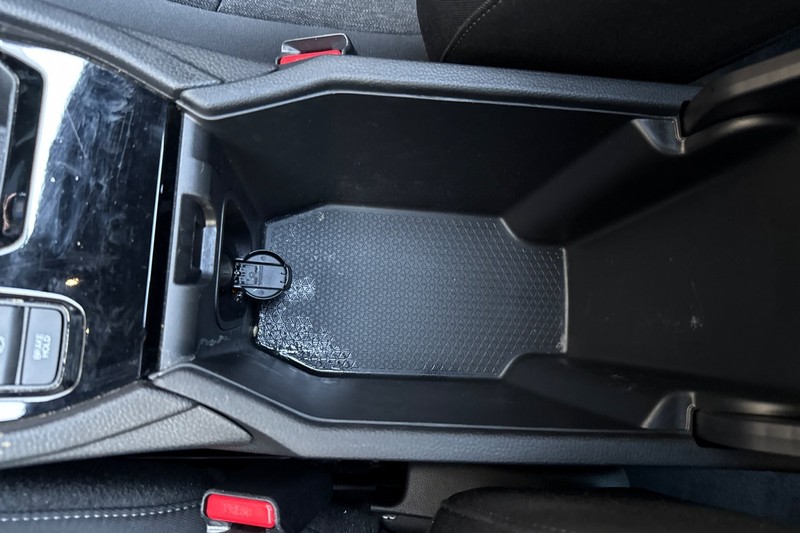 Honda Accord Hybrid Vehicle Full-screen Gallery Image 31